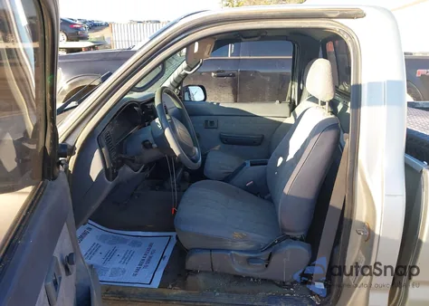 2000 Toyota Tacoma из США, поврежденный, VIN 5TEPM62N8YZ686492